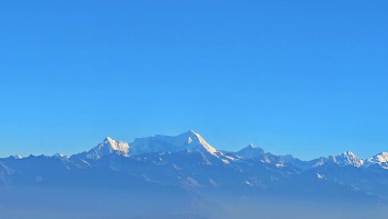朗塘利戎峰 